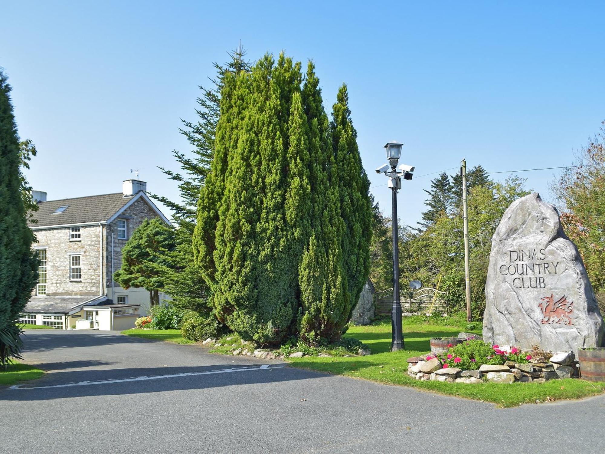 Keepers Nook - Dinas Country Club Villa Exterior photo